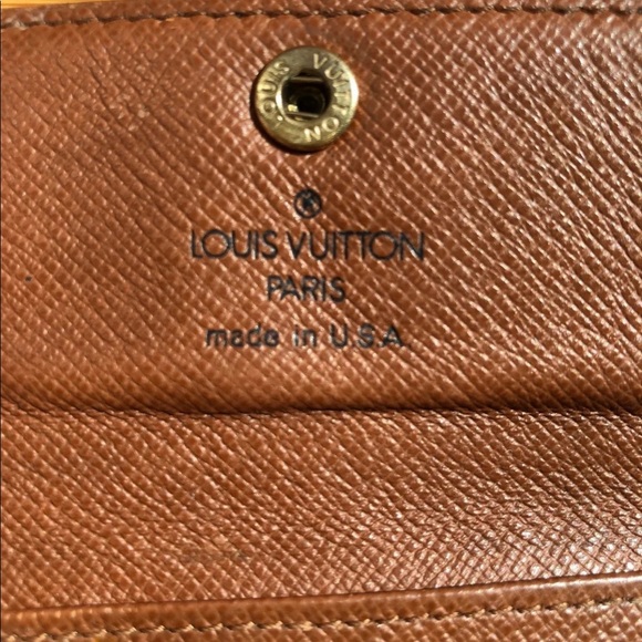 💕SOLD💕Louis Vuitton 4 Key Holder - Picture 3 of 8